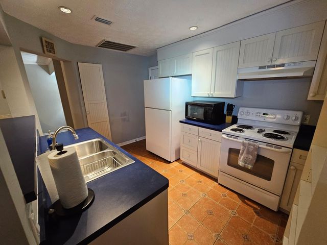 2459 NE Hickory Avenue, Jensen Beach, FL 34957