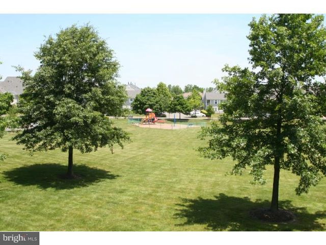 812 EAGLES CHASE DR, Lawrenceville, NJ 08648