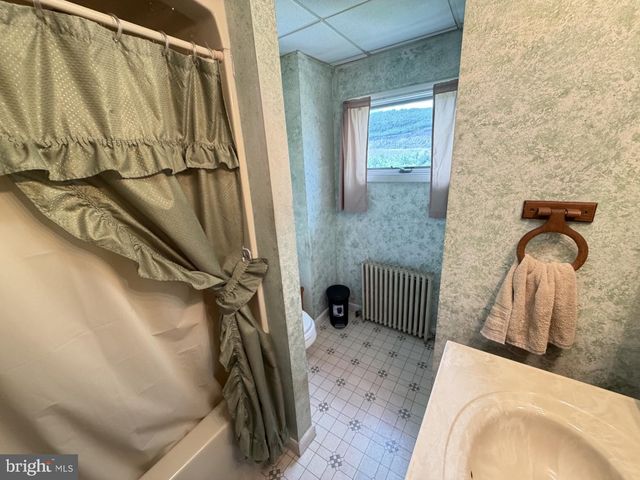 129 E RIDGE ST, Coaldale, PA 18218