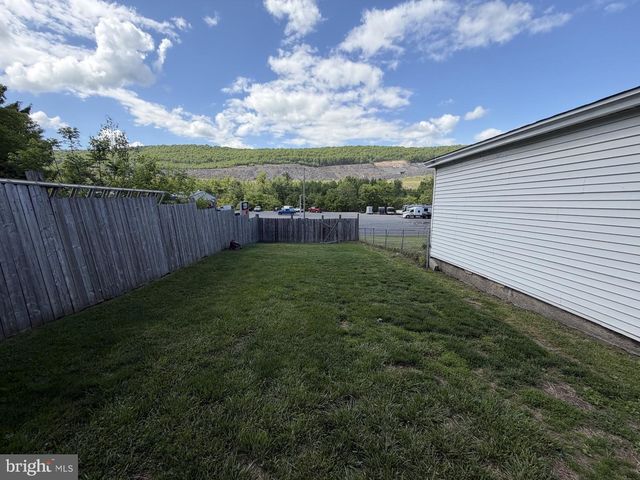 129 E RIDGE ST, Coaldale, PA 18218