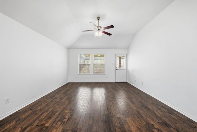 10844 Live Oak Creek Drive, Fort Worth, TX 76108