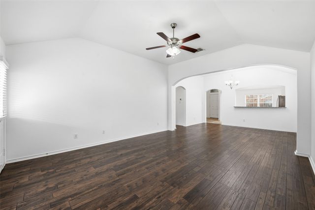 10844 Live Oak Creek Drive, Fort Worth, TX 76108