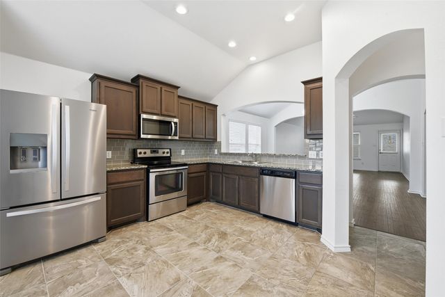 10844 Live Oak Creek Drive, Fort Worth, TX 76108