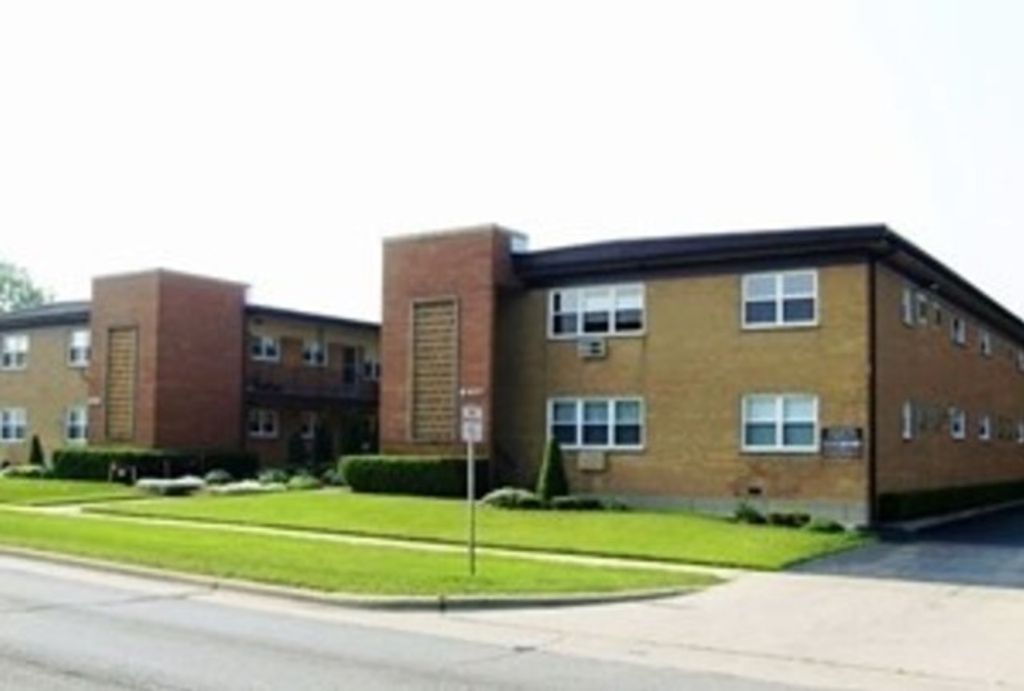 8407 W Dempster Street 2, Niles, IL 60714