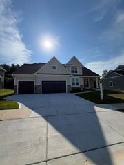 1344 Mohican TRAIL, Waukesha, WI 53189