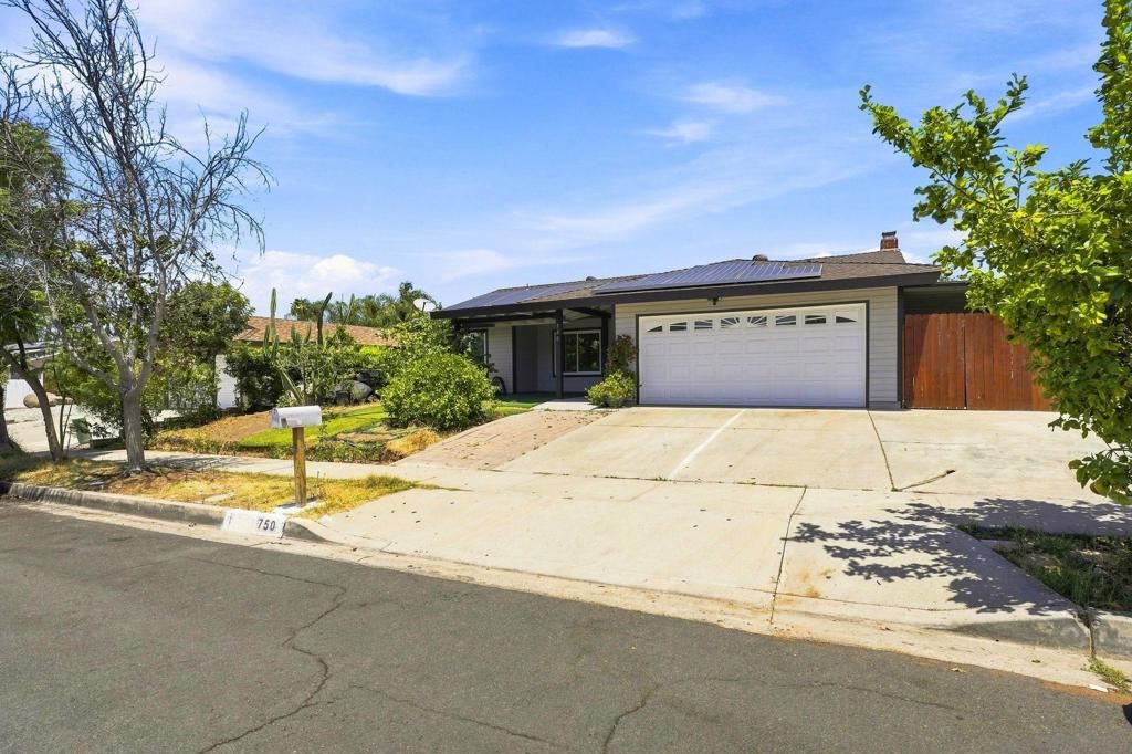 750 Linwood St, Escondido, CA 92027 — photo 2