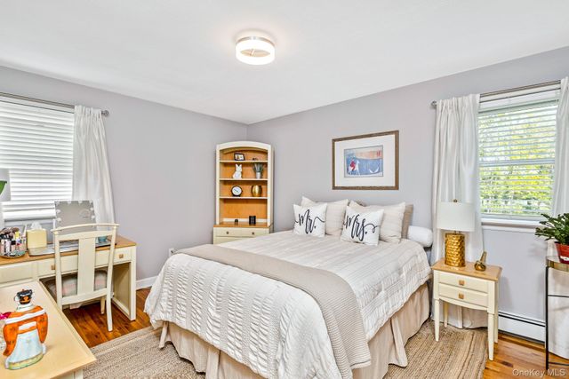 5 Regina Court, Huntington Station, NY 11746