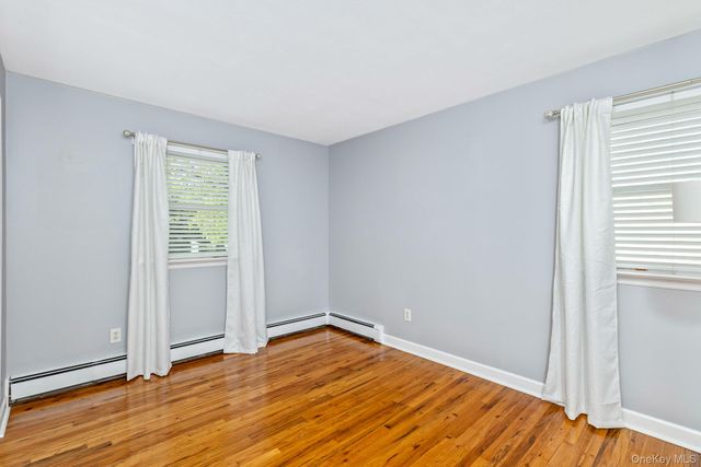 5 Regina Court, Huntington Station, NY 11746