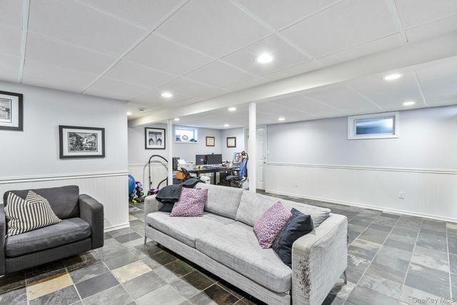 5 Regina Court, Huntington Station, NY 11746