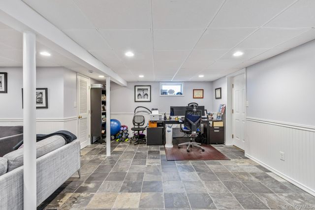 5 Regina Court, Huntington Station, NY 11746