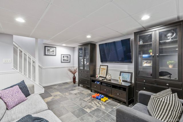 5 Regina Court, Huntington Station, NY 11746