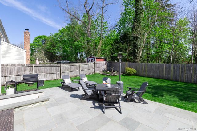 5 Regina Court, Huntington Station, NY 11746