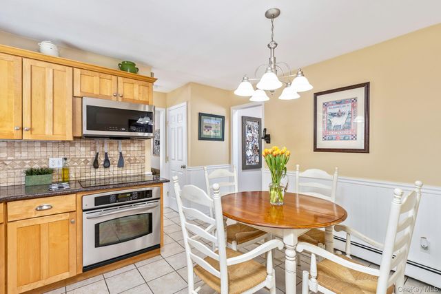 5 Regina Court, Huntington Station, NY 11746