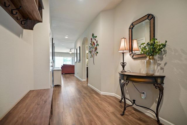 400 Canterbury Ct, Ione, CA 95640