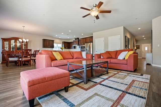400 Canterbury Ct, Ione, CA 95640