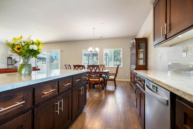 400 Canterbury Ct, Ione, CA 95640