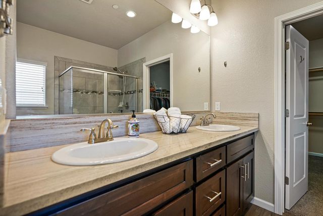 400 Canterbury Ct, Ione, CA 95640