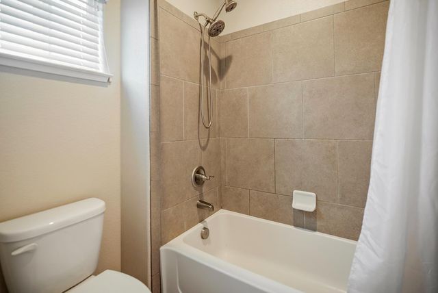 400 Canterbury Ct, Ione, CA 95640