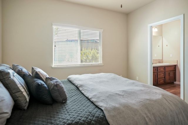 400 Canterbury Ct, Ione, CA 95640