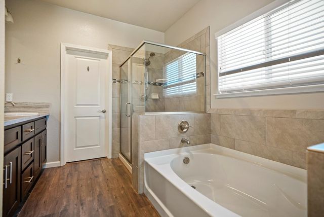 400 Canterbury Ct, Ione, CA 95640