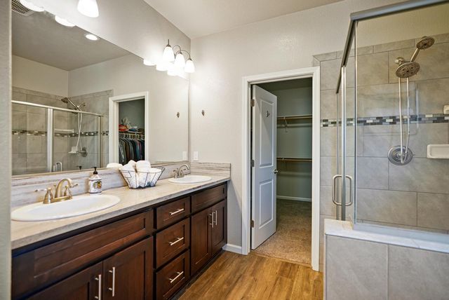 400 Canterbury Ct, Ione, CA 95640