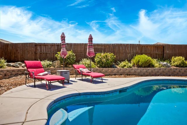 400 Canterbury Ct, Ione, CA 95640