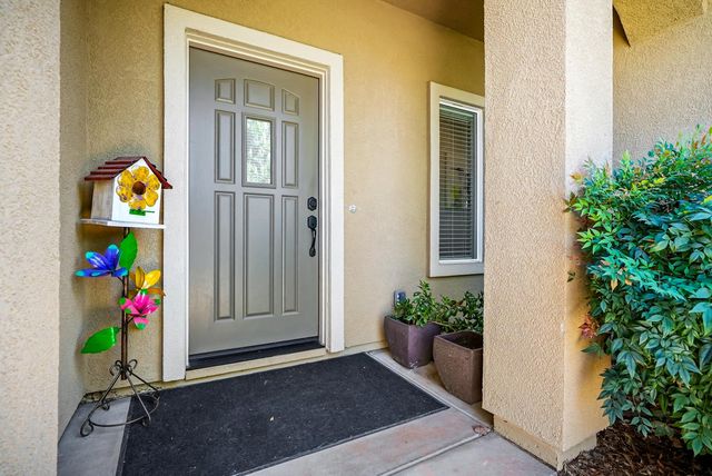 400 Canterbury Ct, Ione, CA 95640