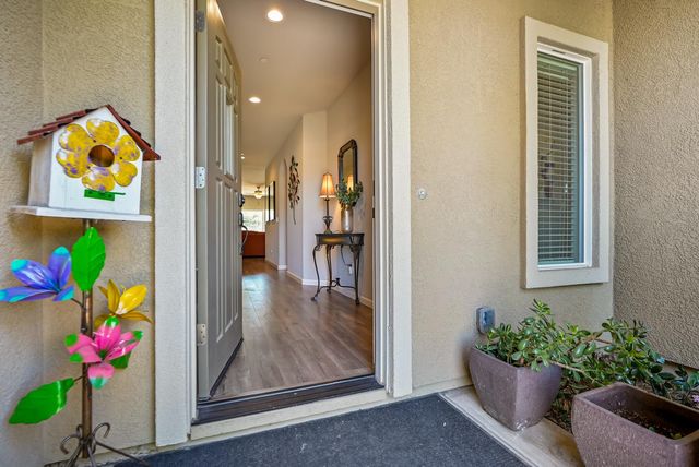 400 Canterbury Ct, Ione, CA 95640