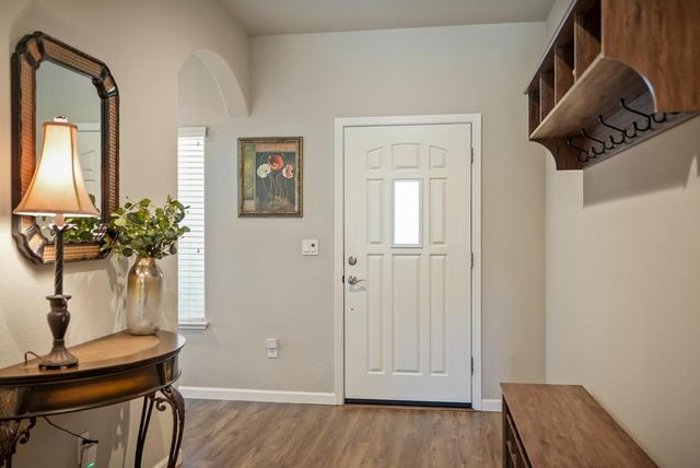 400 Canterbury Ct, Ione, CA 95640