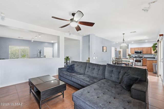 887 W Vuelta Granadina, Sahuarita, AZ 85629