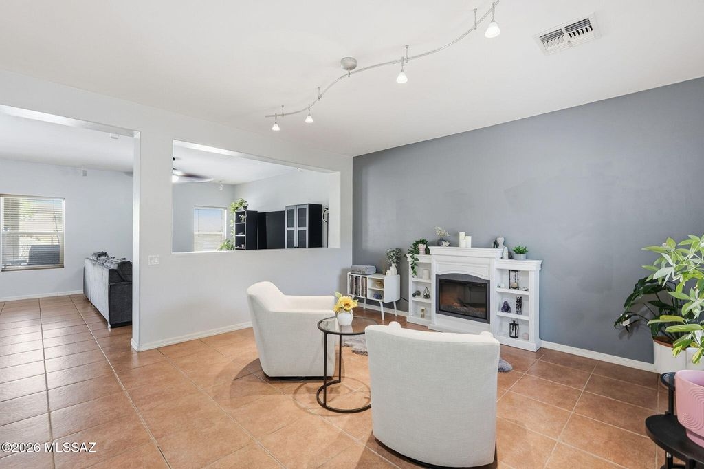887 W Vuelta Granadina, Sahuarita, AZ 85629