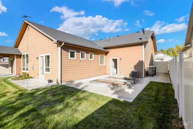 7553 N Waterlilly Ave, Boise, ID 83714
