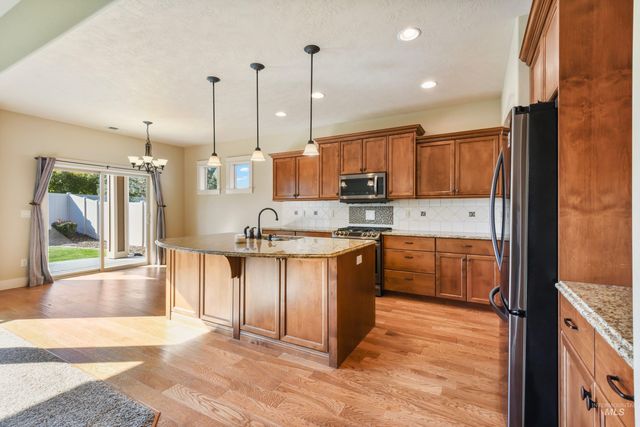 7553 N Waterlilly Ave, Boise, ID 83714