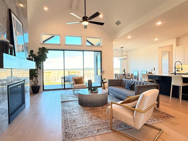 201 Shadow DR, Liberty Hill, TX 78642