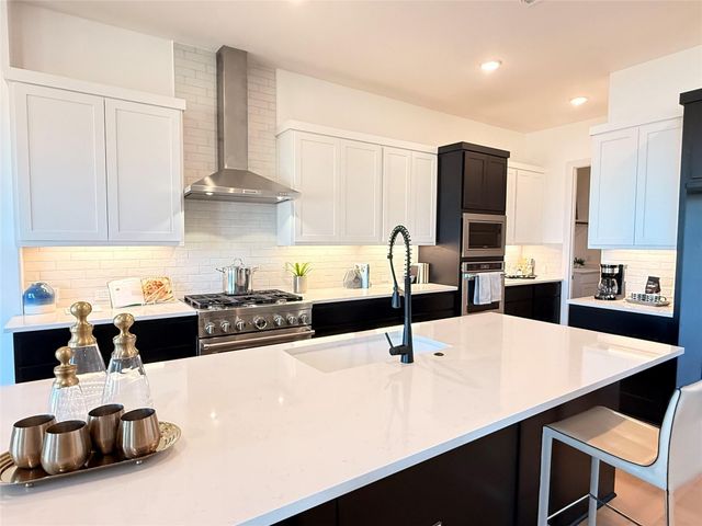 201 Shadow DR, Liberty Hill, TX 78642