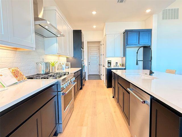 201 Shadow DR, Liberty Hill, TX 78642