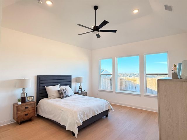 201 Shadow DR, Liberty Hill, TX 78642