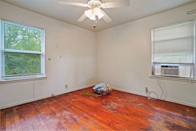 2109 Wayside Drive, Bryan, TX 77802