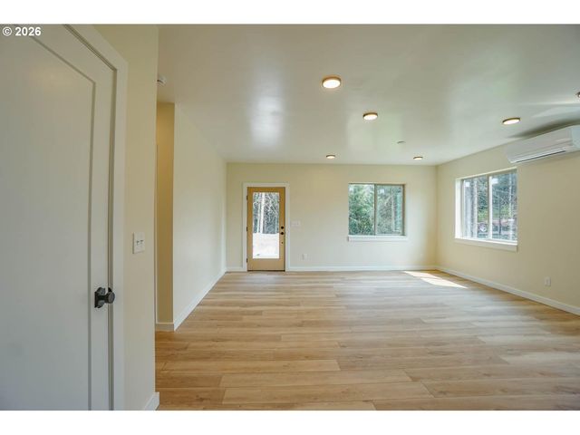 324 CHAMPION Rd, Kalama, WA 98625