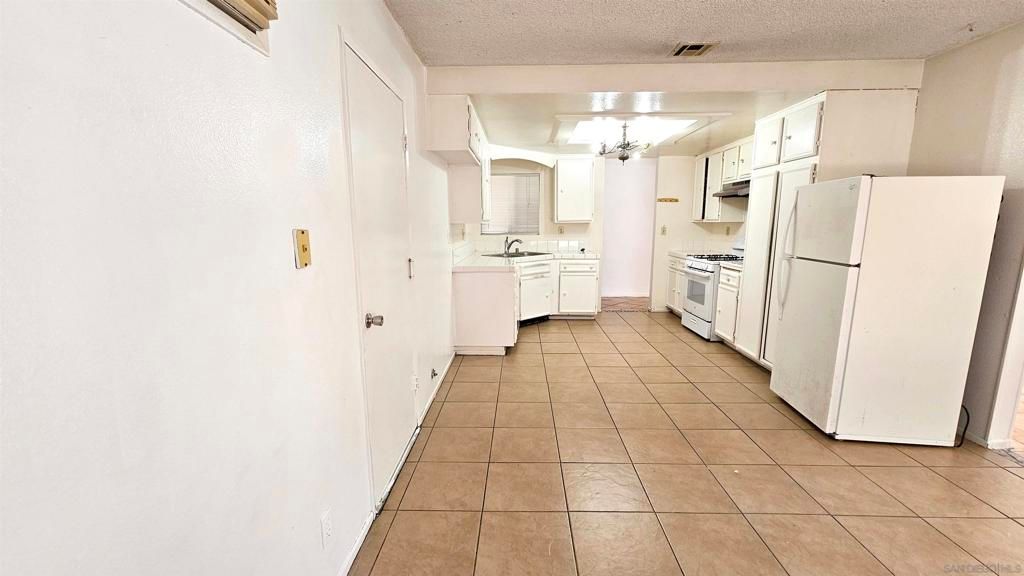 Image 4 of property listing at 141 Polk, Oceanside, CA 92057