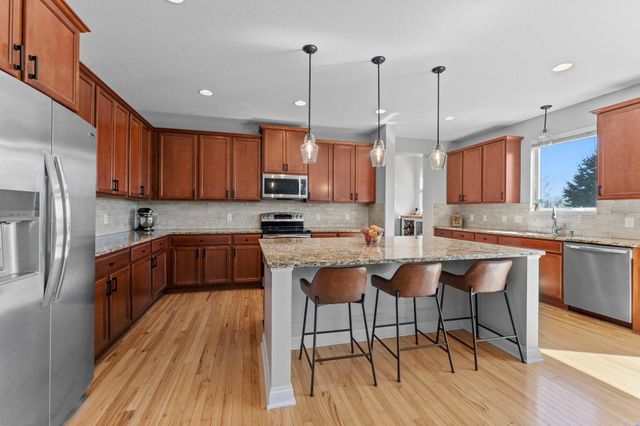 936 Inspiration Parkway S, Bayport, MN 55003