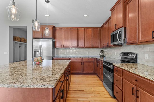936 Inspiration Parkway S, Bayport, MN 55003