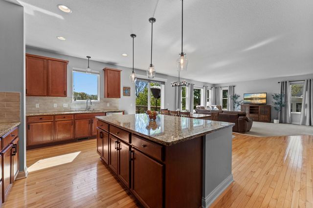 936 Inspiration Parkway S, Bayport, MN 55003