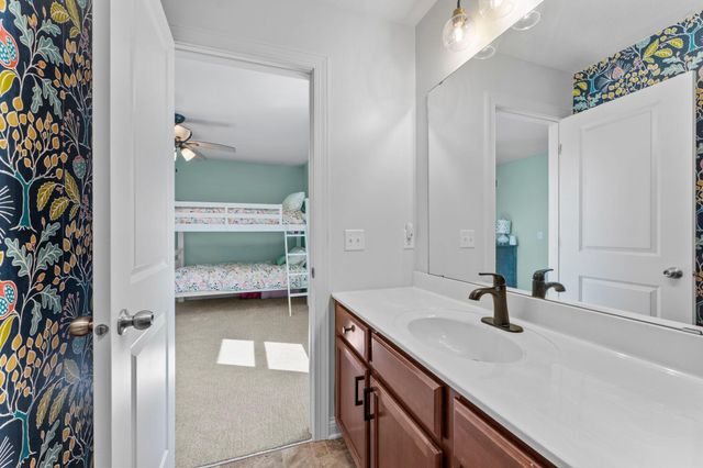 936 Inspiration Parkway S, Bayport, MN 55003