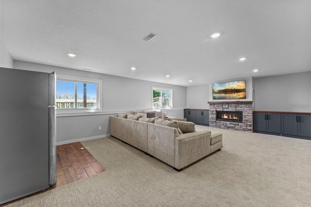 936 Inspiration Parkway S, Bayport, MN 55003