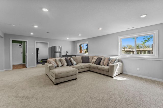 936 Inspiration Parkway S, Bayport, MN 55003