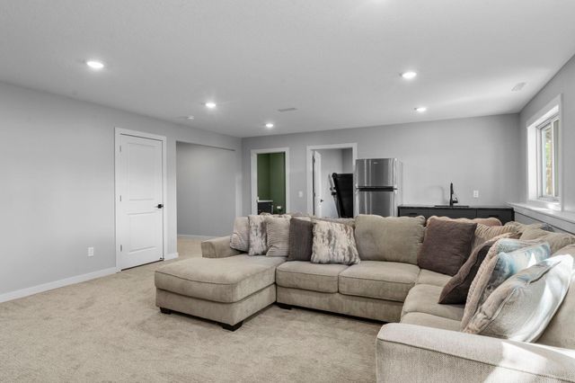 936 Inspiration Parkway S, Bayport, MN 55003