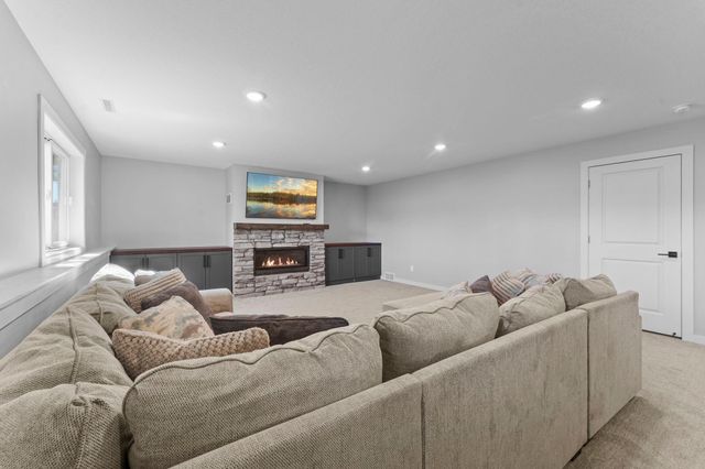 936 Inspiration Parkway S, Bayport, MN 55003