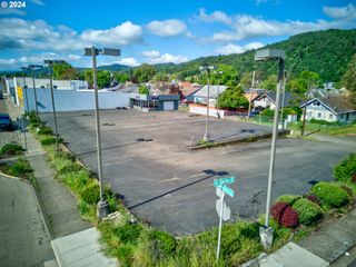 1328 Se STEPHENS St, Roseburg, OR 97470