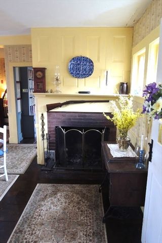 17 South Main St, Petersham, MA 01366